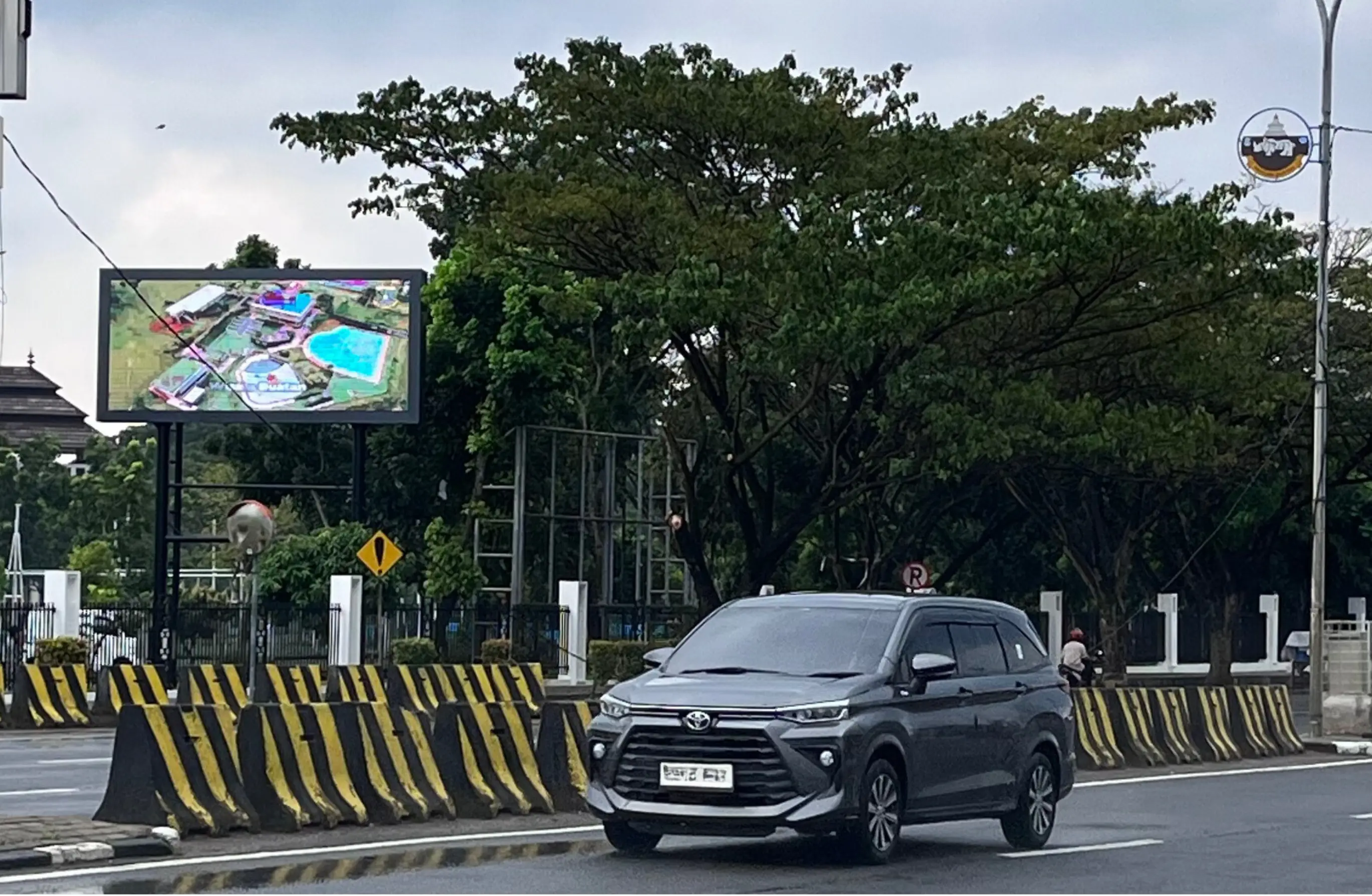 Improving Information Effectiveness at KEMENLU with LED Outdoor Display