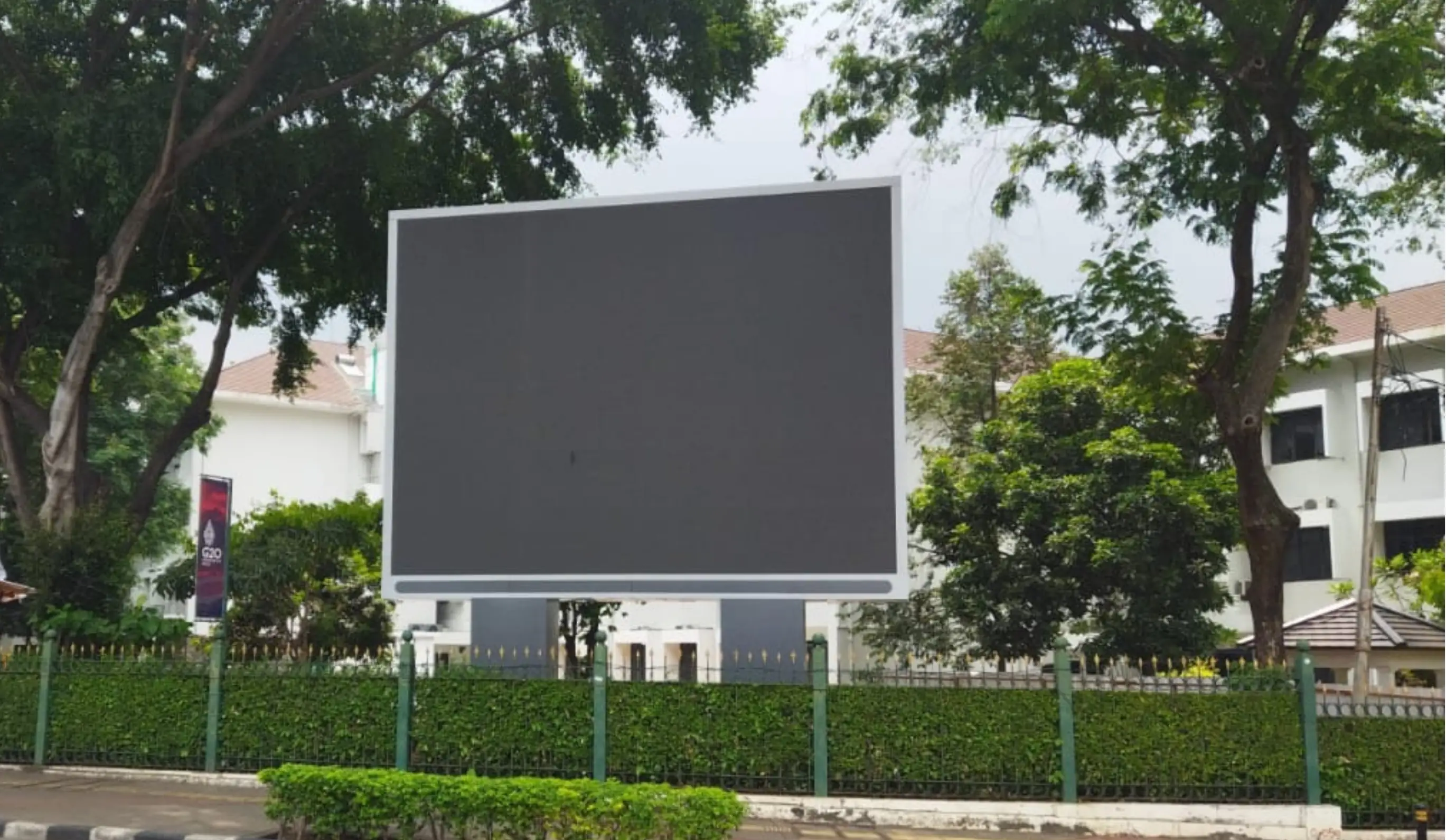 Improving Information Effectiveness at KEMENLU with LED Outdoor Display-1