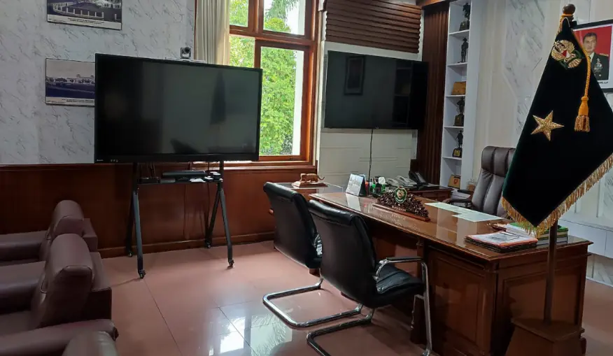 Meningkatkan Koordinasi Strategis Kodam Siliwangi 3 Mengintegrasikan Teknologi Papan Tulis Interaktif